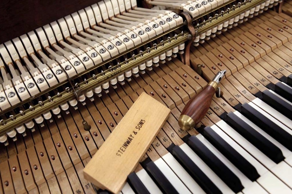 Mécanisme de piano Steinway et outils de réparation