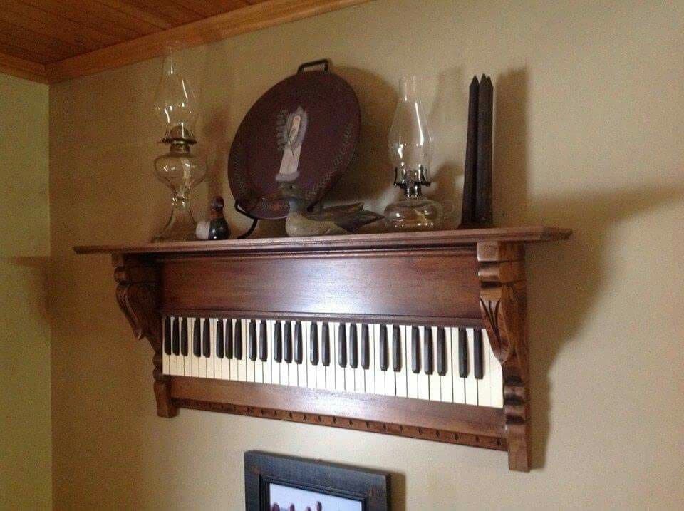 Idée pour ne pas scraper un piano : bar en bois