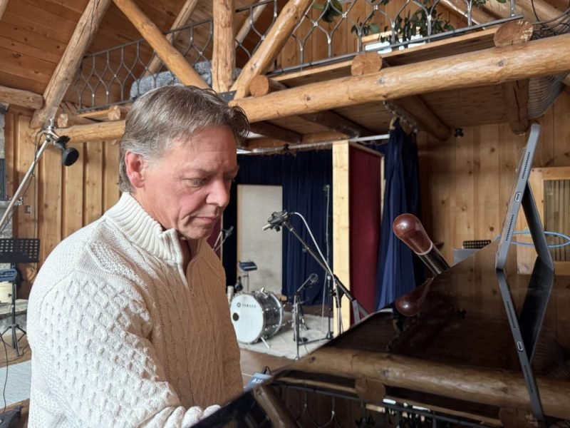 Patrick Brennan, accordeur de piano professionnel en studio à Montréal